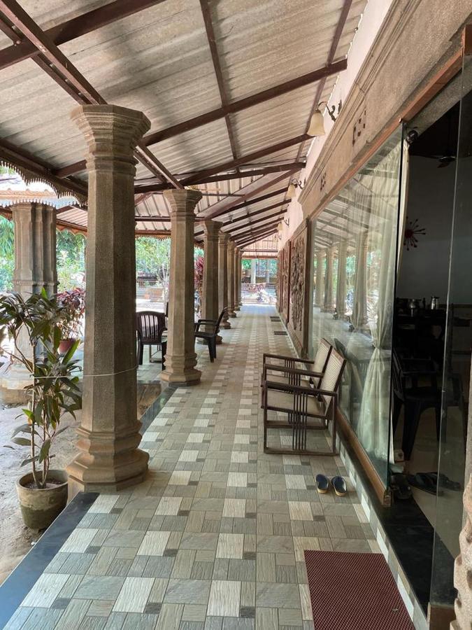 Kalpadiyil Hotel Balarampuram Buitenkant foto